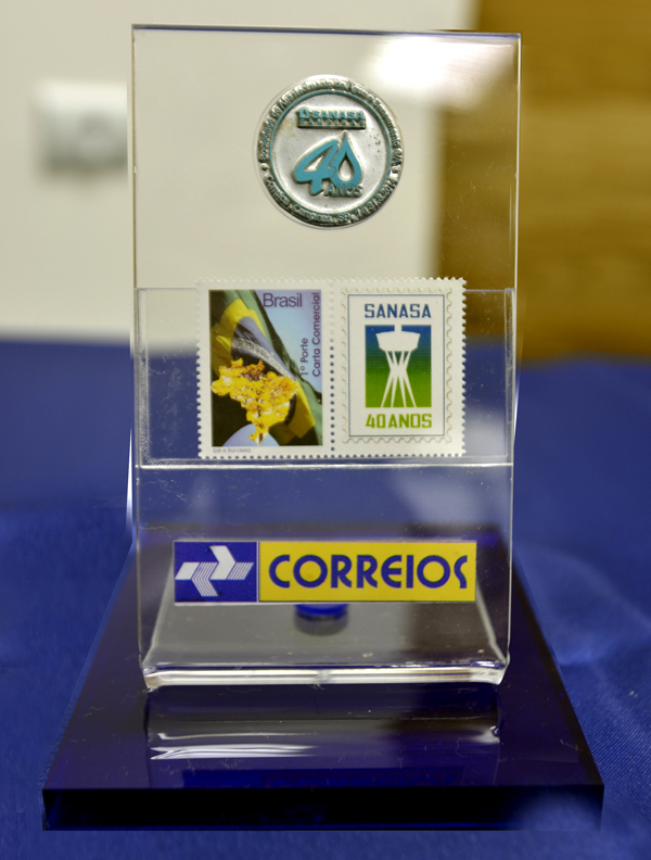 Carimbo postal e selo personalizado dos 40 anos da Sanasa