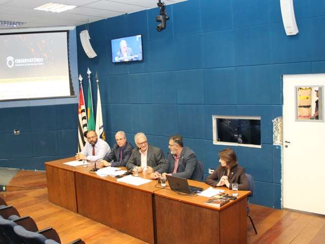 Reunião da Comissão de Assuntos da RMC, na Câmara, neste 8 de agosto