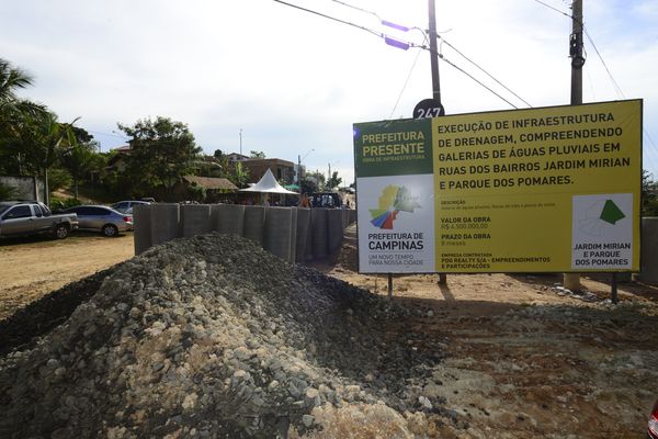 Placa informativa da obra
