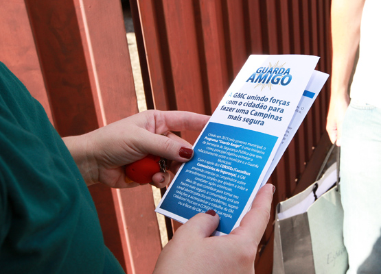 Panfleto recebido por moradora da região