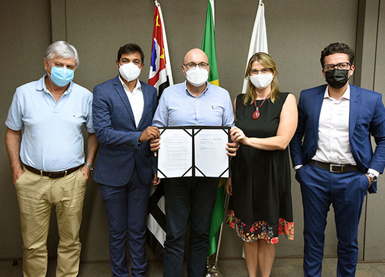 Documento formalizando a doação foi assinado na tarde desta terça-feira