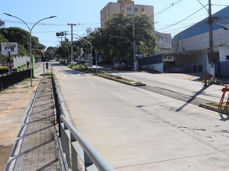 Acesso exclusivo para ambulâncias fica na Avenida das Amoreiras, altura da Estação BRT Mário Gatti