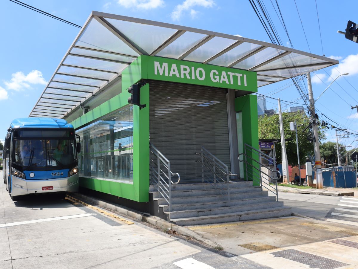 A nova linha BRT10 terá circulação nos dias úteis, nos horários de pico da manhã e da tarde.