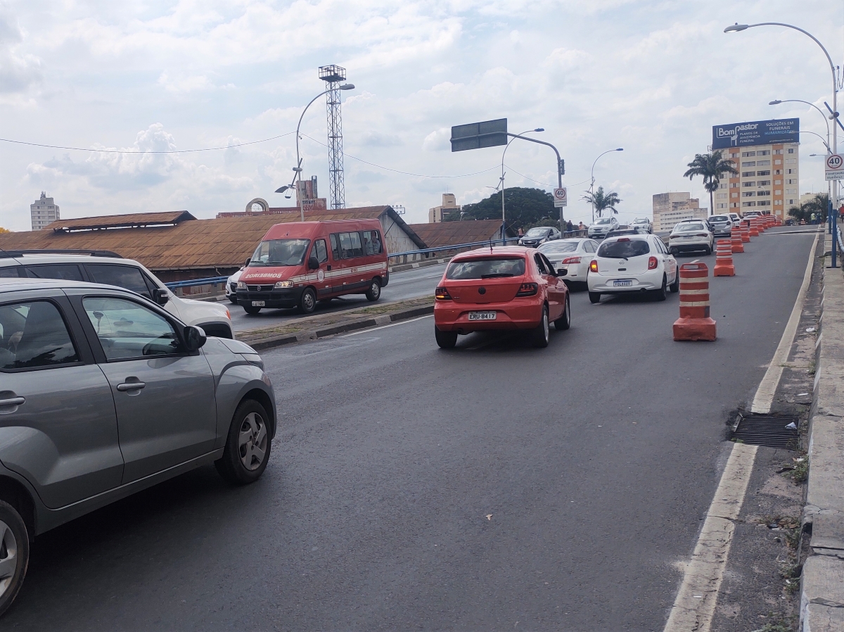 Ação é necessária para a Secretaria de Infraestrutura executar a troca de junta dilatadora na via