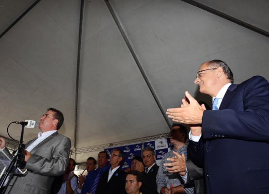 Governador aplaude discurso de Jonas