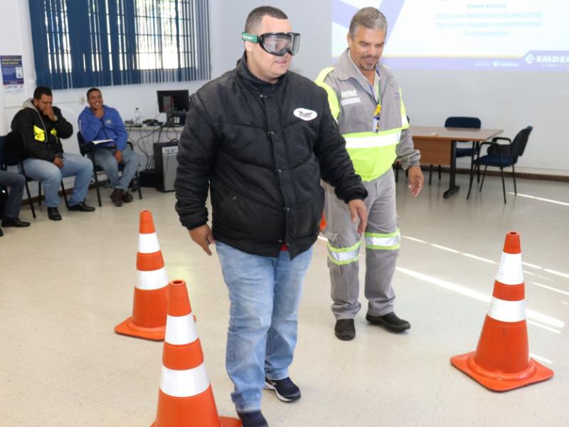 Motociclistas usaram óculos que simulam embriaguez