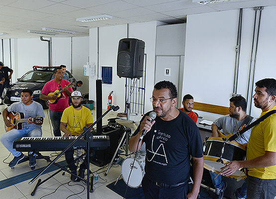 Anelo atende 480 pessoas com aulas de música