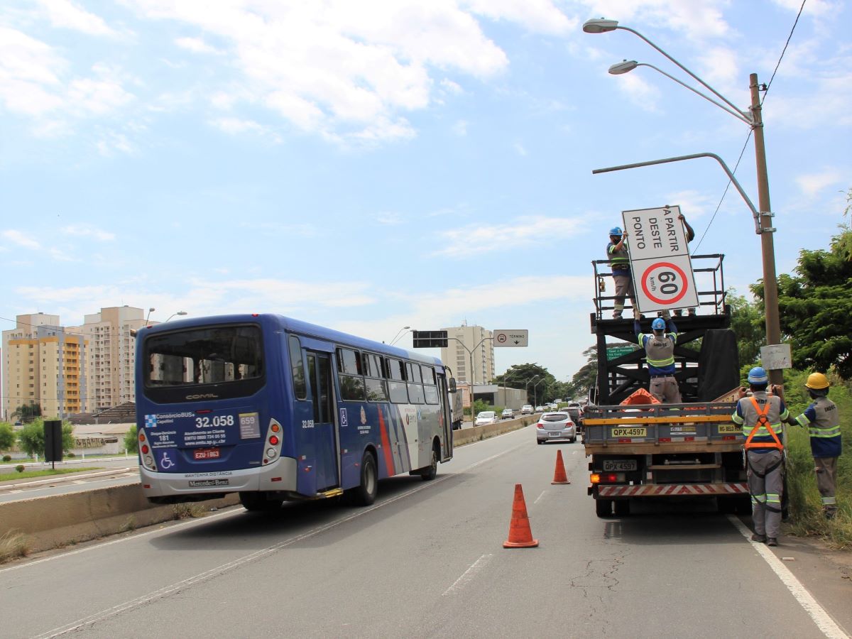 Avenida Lix da Cunha é a primeira via a receber nova sinalização