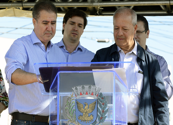 Prefeito e presidente da Sanasa assinam Ordem de Serviço 