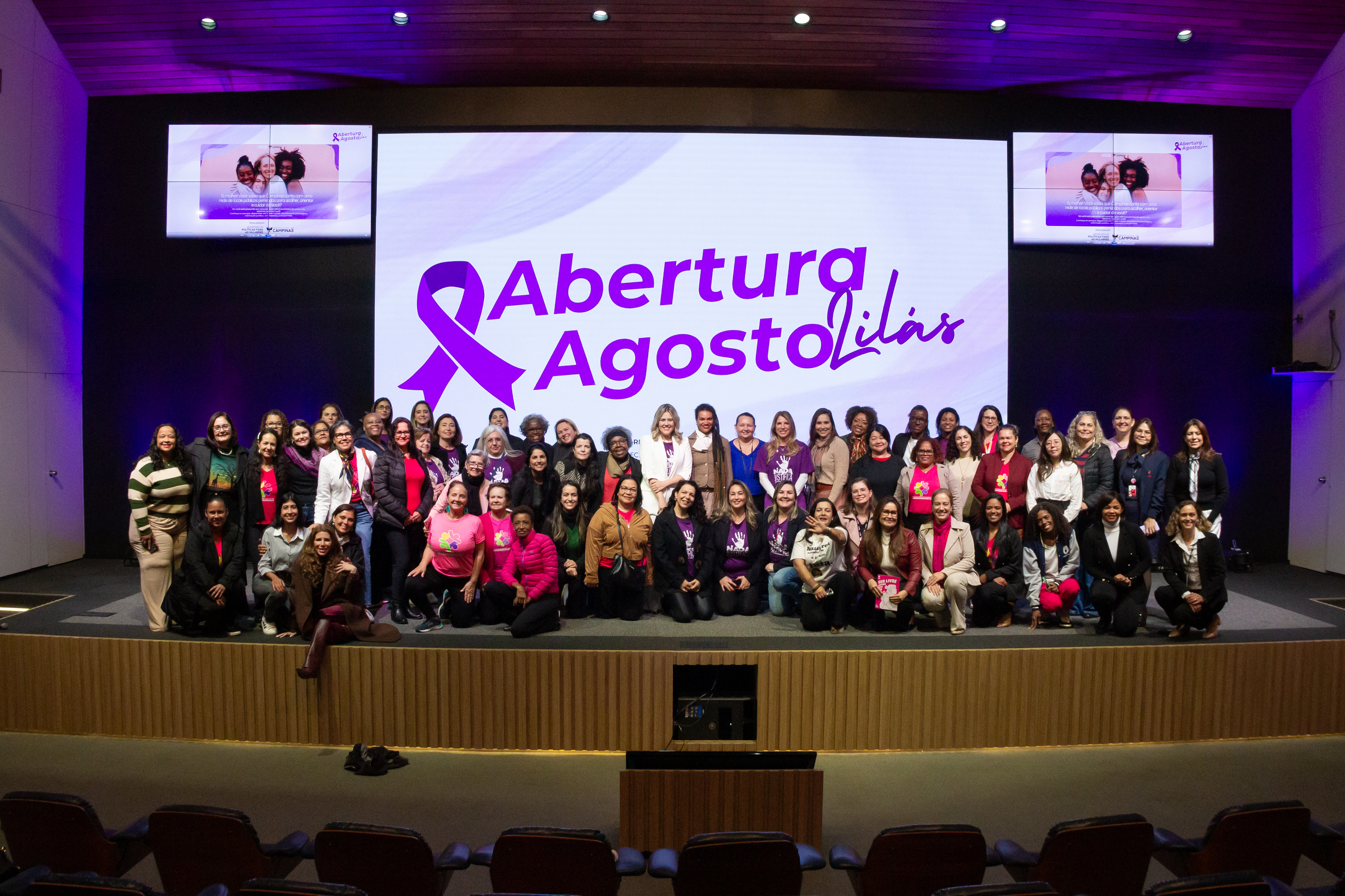 A abertura oficial aconteceu na manhã desta terça-feira e reuniu autoridades, especialistas e representantes da sociedade civil para um dia de debate e reflexão sobre os desafios no enfrentamento à violência de gênero