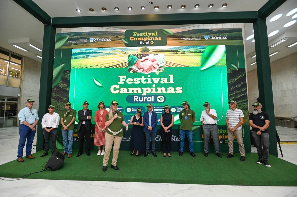 Lançamento contou com a participação de secretários municipais no saguão do Paço