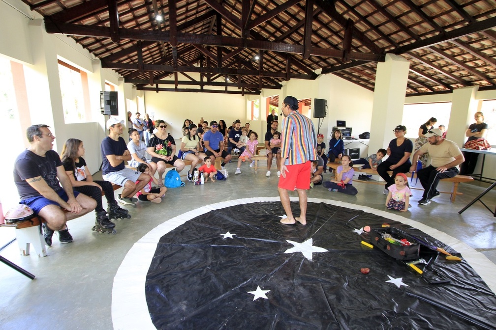 Contação de histórias fez parte das atividades neste sábado