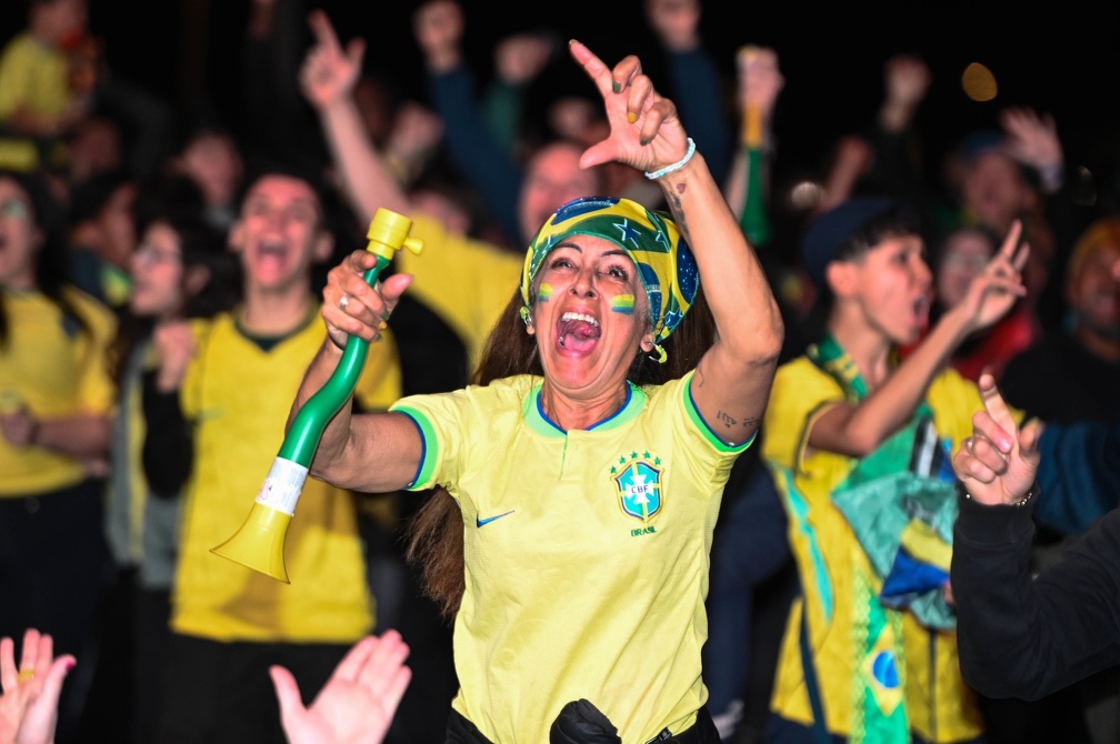 Torcedores não economizaram na caracterização para acompanhar a vitória brasileira