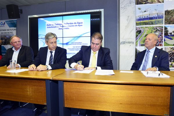 Jonas assina contrato