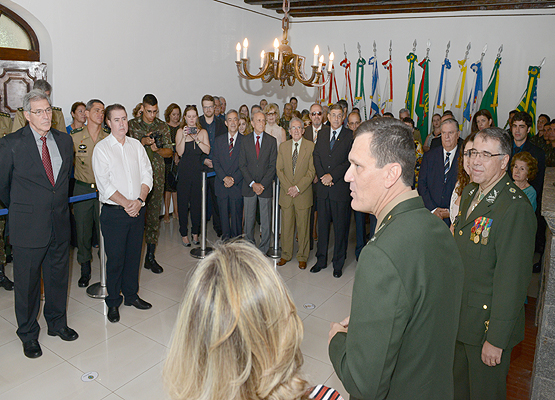 Prefeito esteve em cerimônia de inauguração do retrato do General Saú