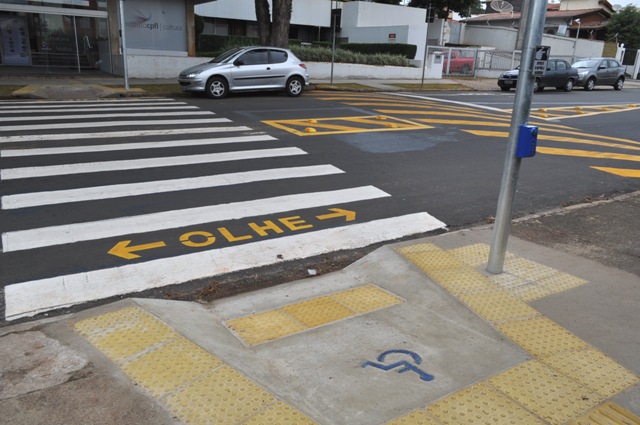 Ponto também recebeu piso podotátil e rampa de acesso para cadeirantes