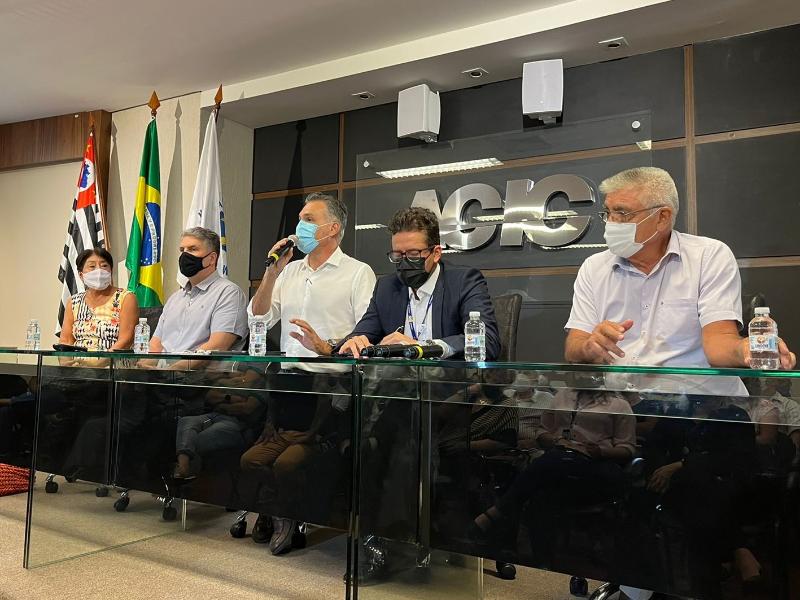 Empresários e comerciantes da região central conheceram o projeto e esclareceram dúvidas