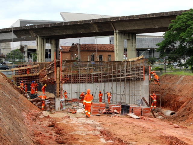 Obras do BRT avançam