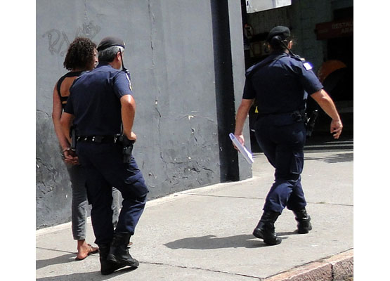 Mulher foi abordada nas proximidades do Terminal Central