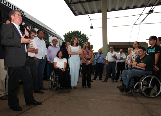 Entrega de 20 novos ônibus acessíveis