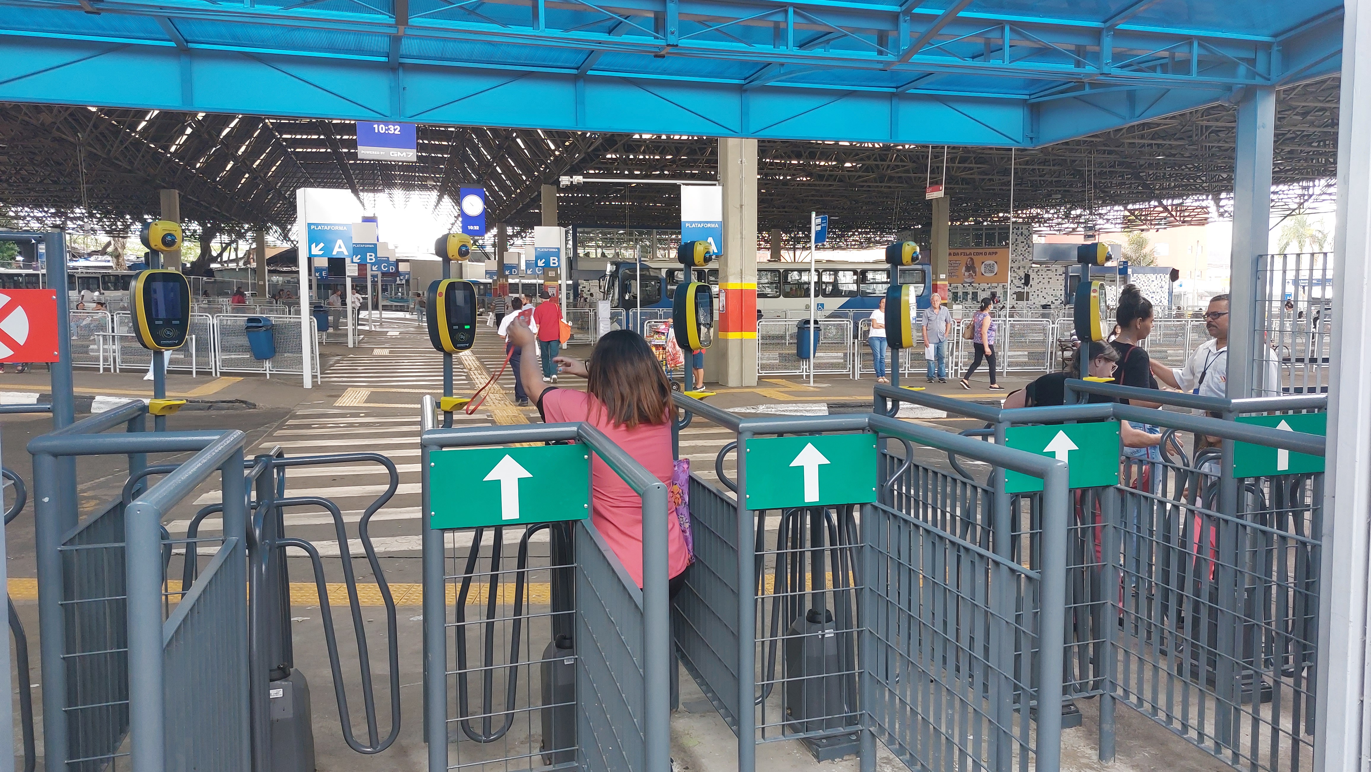 Decisão judicial menciona a garantia da posse livre, regular e o pleno funcionamento dos terminais urbanos de ônibus e, consequentemente, a manutenção do serviço essencial de transporte coletivo urbano de passageiros