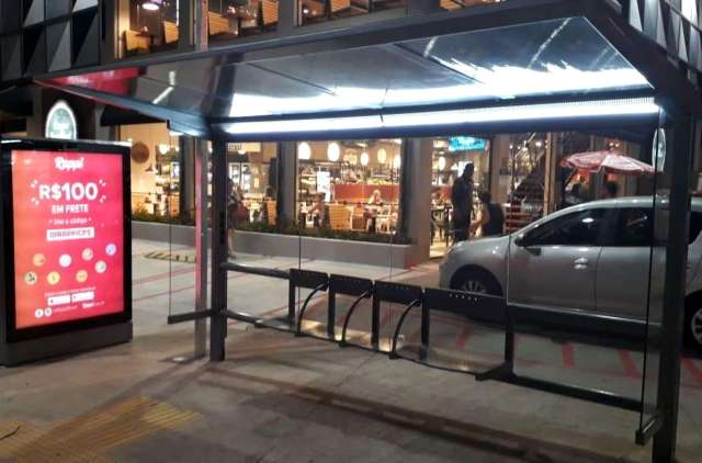 Abrigo na Av. Júlio Prestes