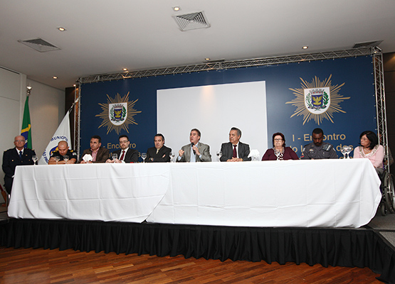 Autoridades compõem a mesa do I Encontro das Guardas Municipais
