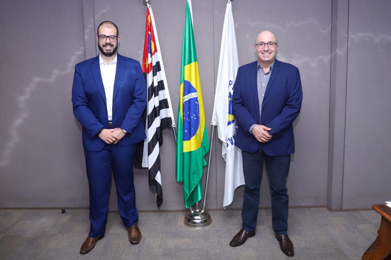 Fernando de Caires, à esquerda, é o novo secretário.