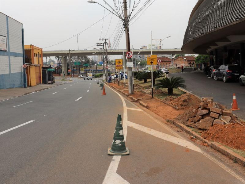 Antigo canteiro central dará lugar às vagas de parada rápida