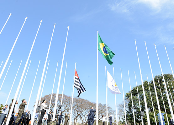 Ato foi na Praça das Bandeiras