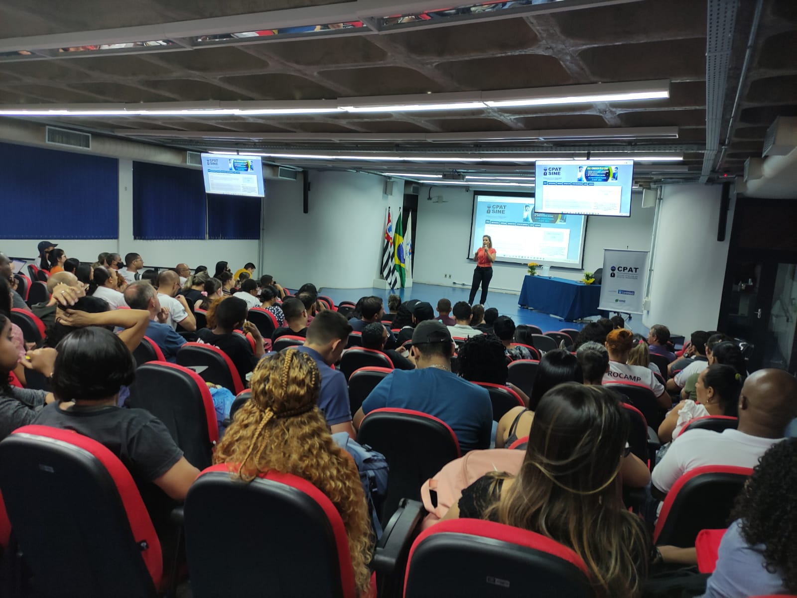 Um dos parceiros é o CPAT, que faz palestras sobre empregabilidade e orienta sobre cadastro para vagas disponíveis