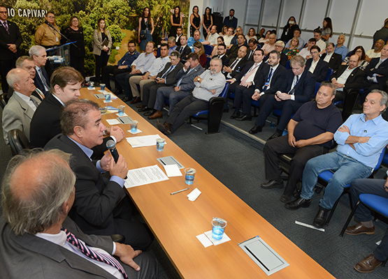 Jonas destacou redução das perdas e universalização do saneamento