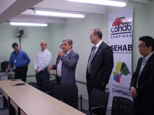 Secretário Chiminazzo e o diretor administrativo entregam novos espaços aos funcionários