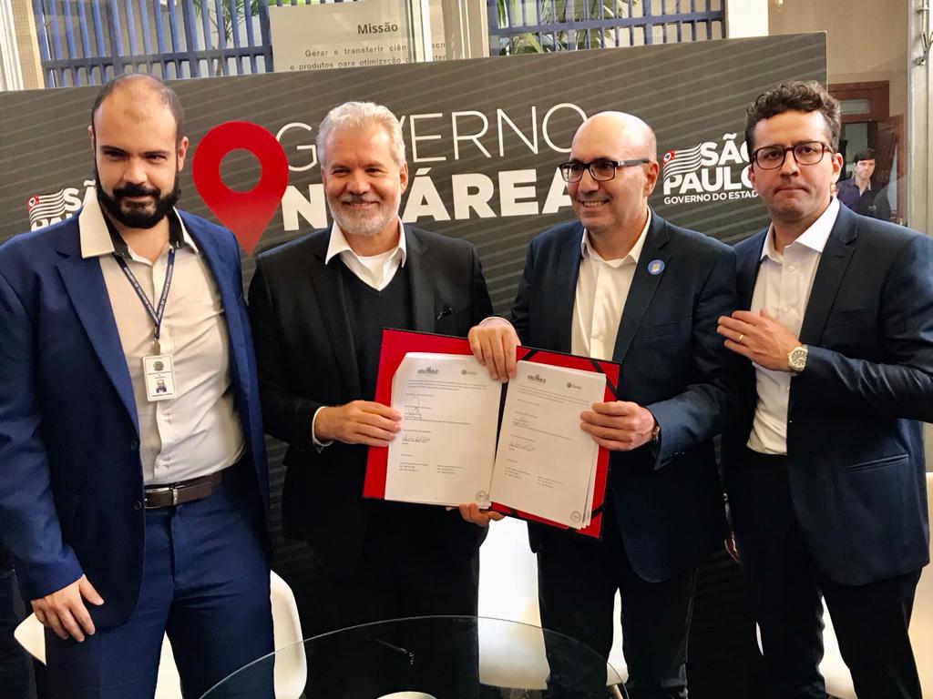 Prefeito Dário Saadi e secretários assinaram convênio do Trem Intercidades