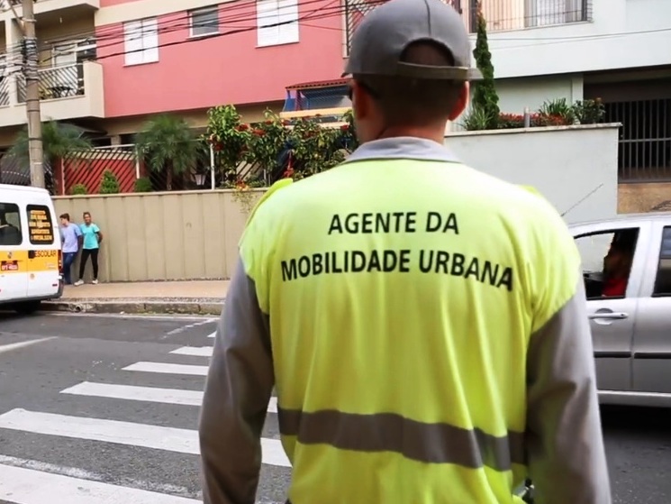 Operação disciplina a circulação de veículos no período do evento