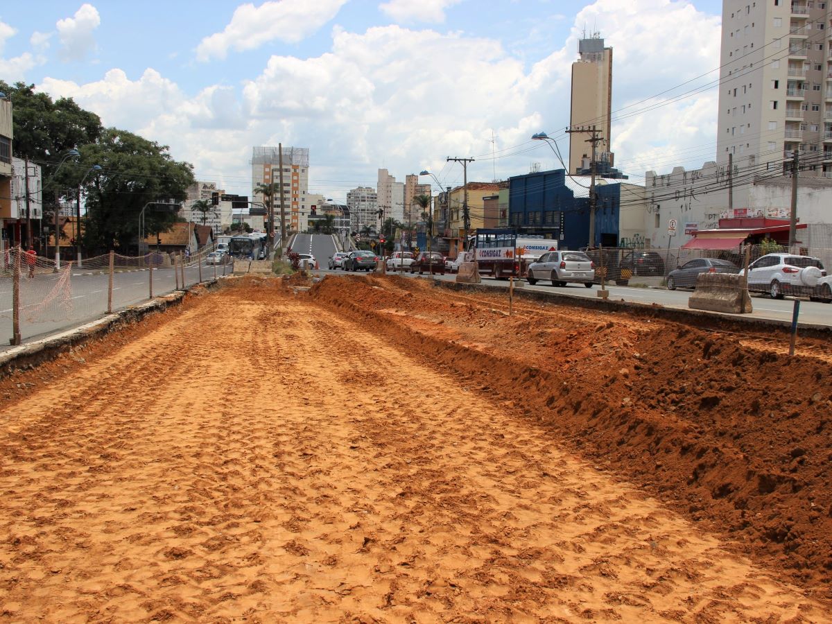 ... à Avenida João Jorge, na Vila Industrial