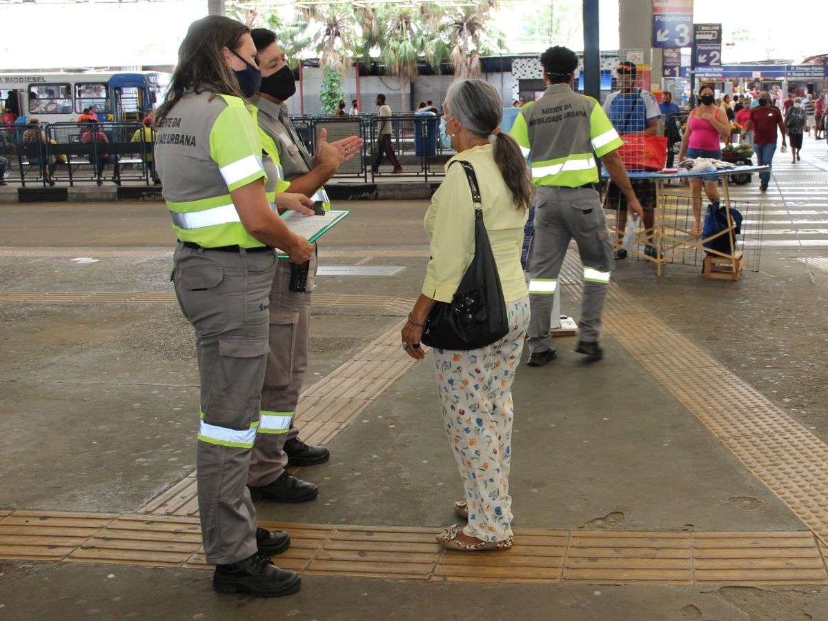 Constatando as mudanças na mobilidade ocorridas nas últimas décadas, idosos refletem em como se manter ativos com segurança