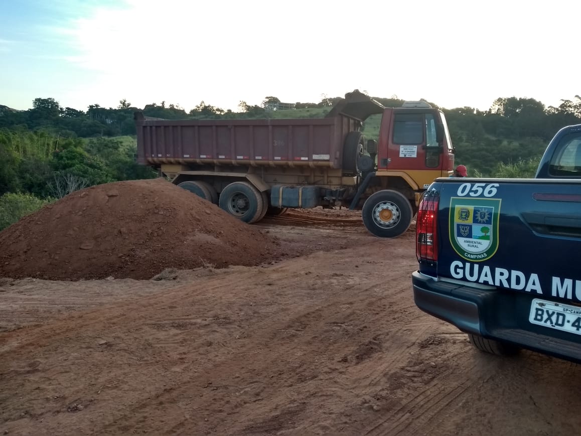 Flagrante foi em um terreno na Fazenda Santa Cândida. 