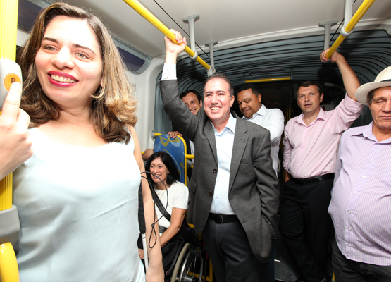 Entrega de 20 novos ônibus acessíveis