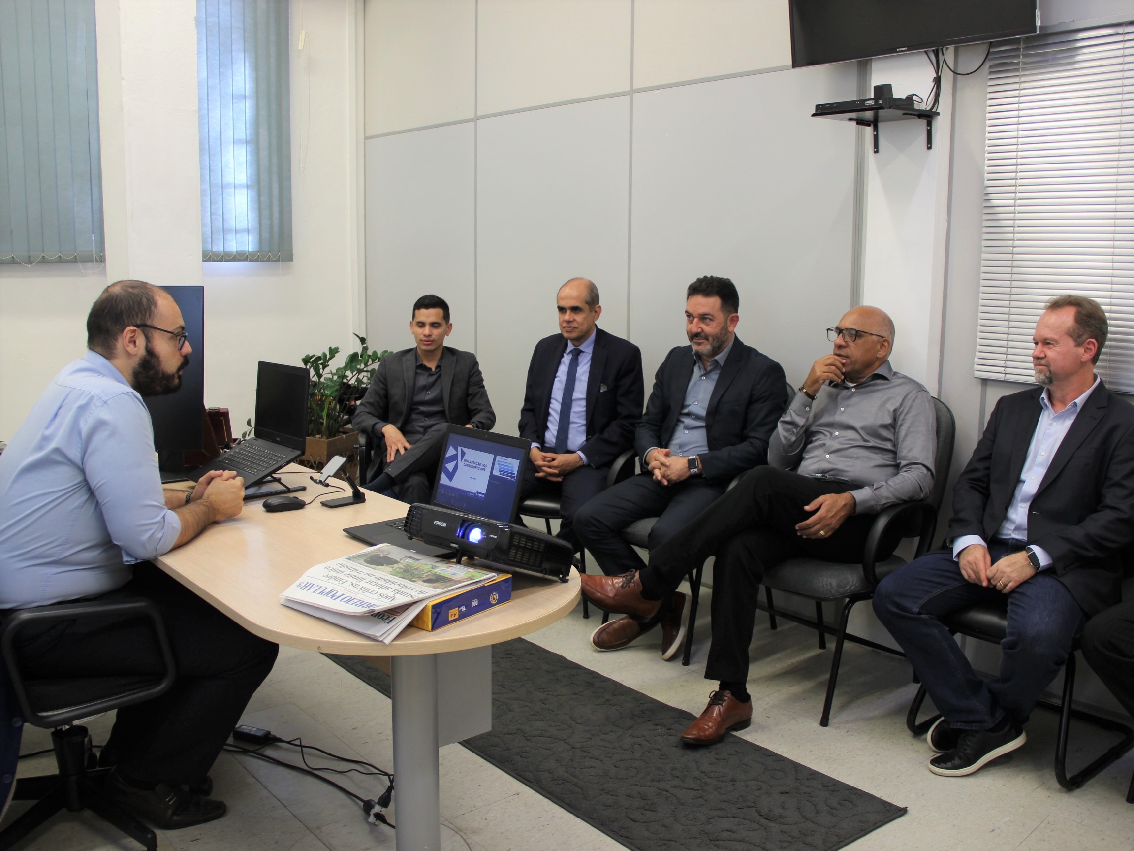 Secretário de Transportes, Fernando de Caires, esteve junto com a comitiva