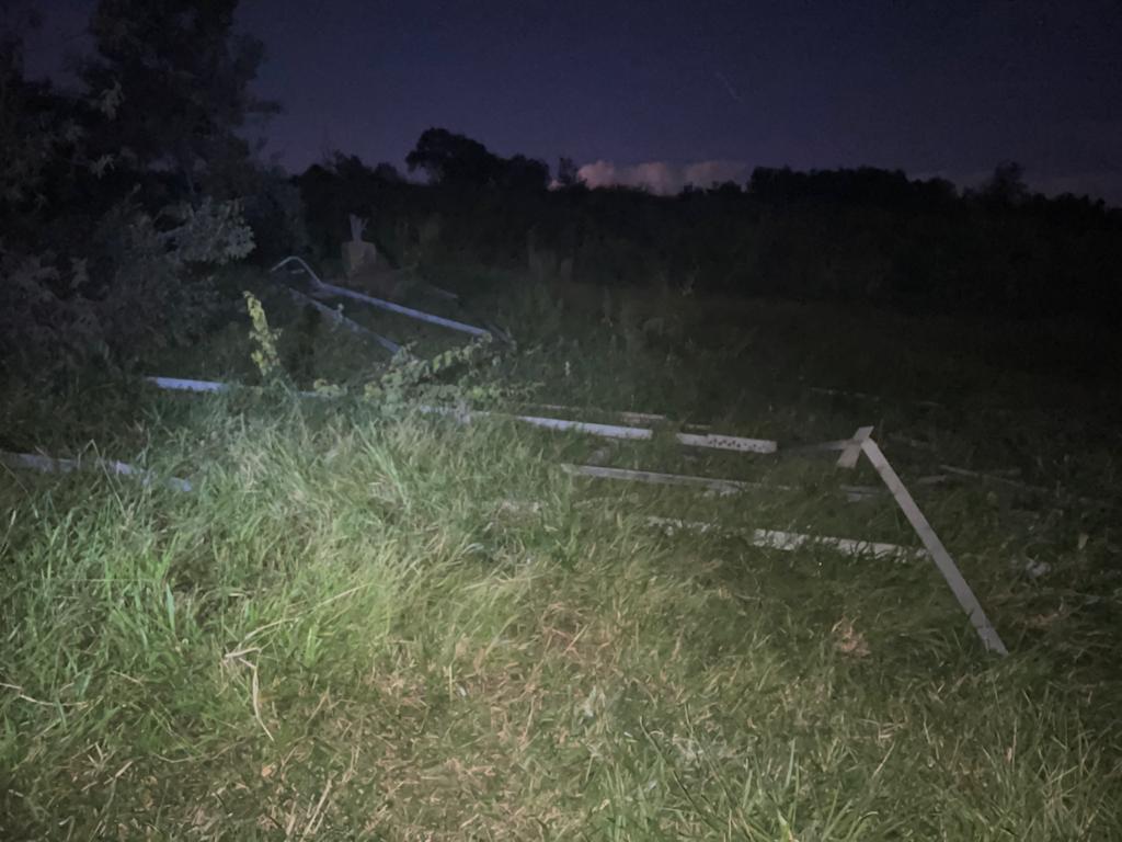 Havia mais barras cortadas no local