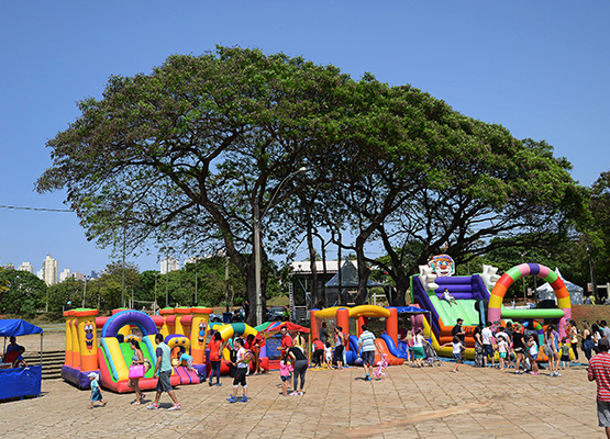 Crianças aproveitaram o domingo para se divertir