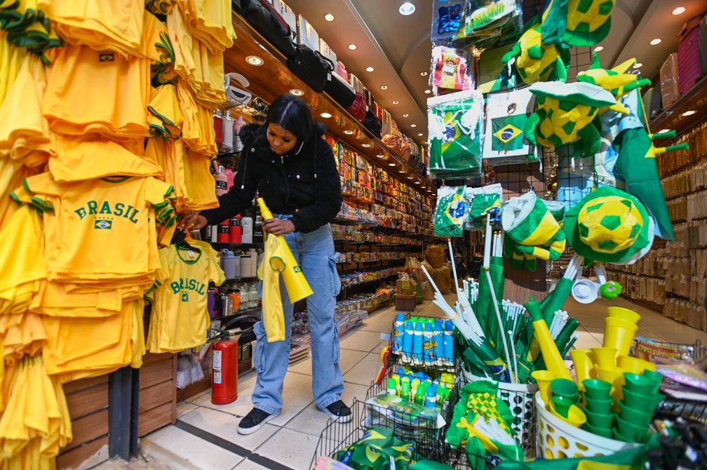Lojas aproveitam clima de torcida pelo Brasil para aumentar faturamento