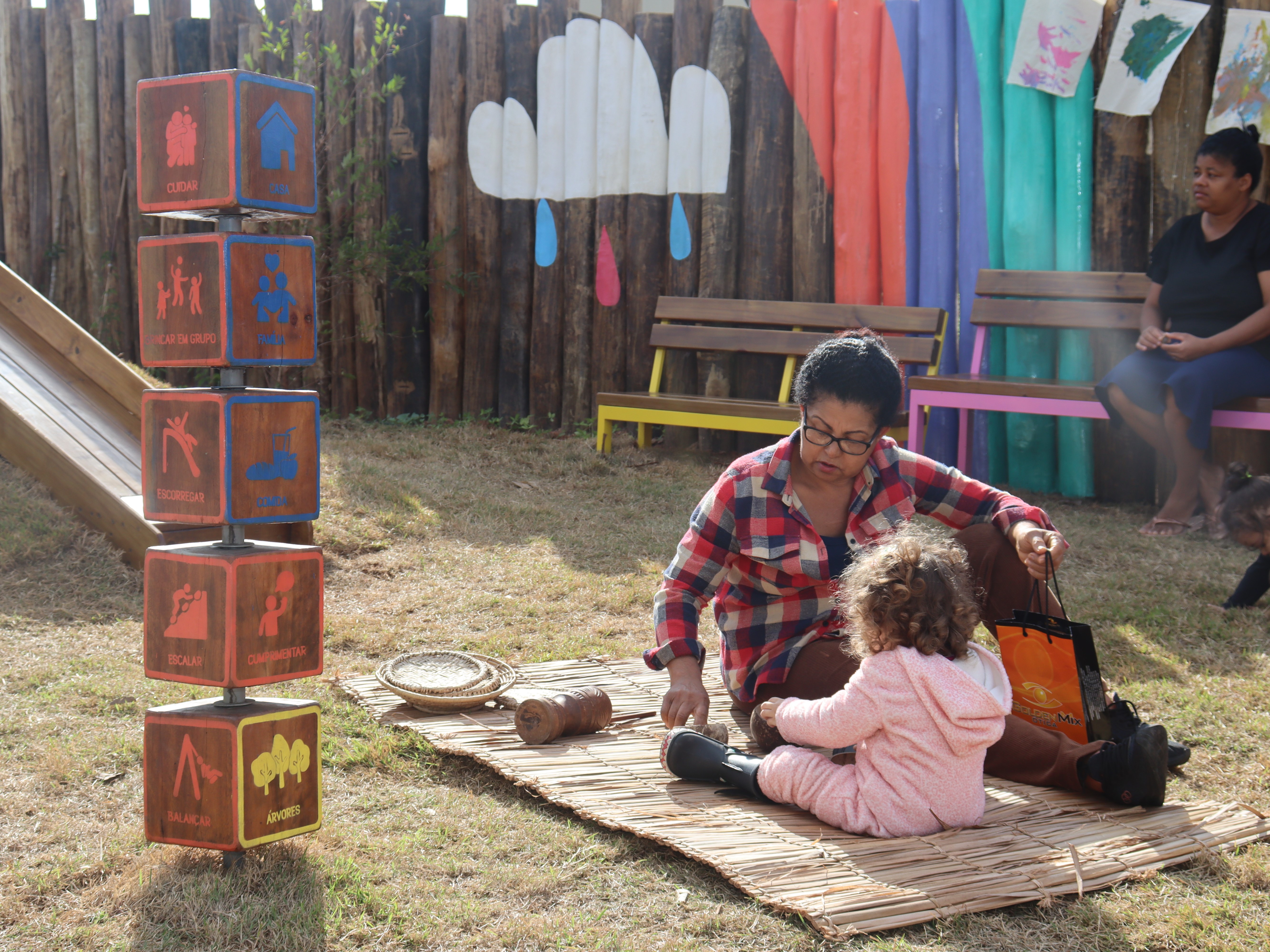 A Emdec também orienta os responsáveis a educar sobre a segurança na circulação pela cidade, desde a infância