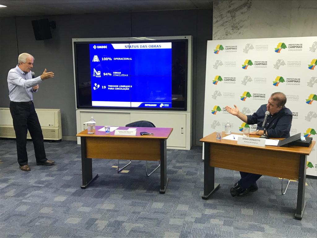 Secretário de Transportes, Carlos José Barreiro, explica as obras