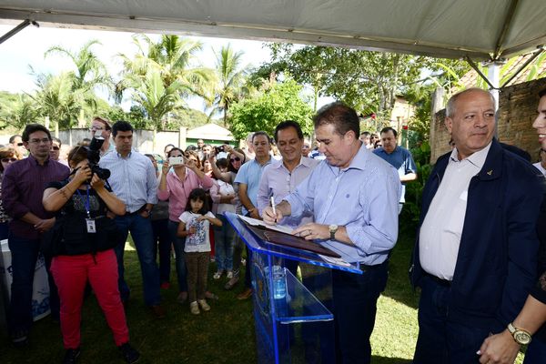 Prefeito assina Ordem de Serviço