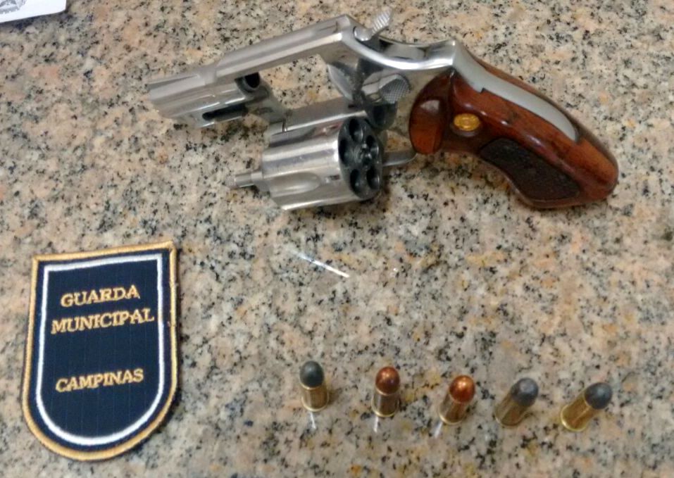 Uma das armas apreendidas pela GM