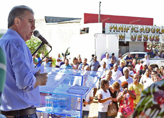 Jonas fala durante evento