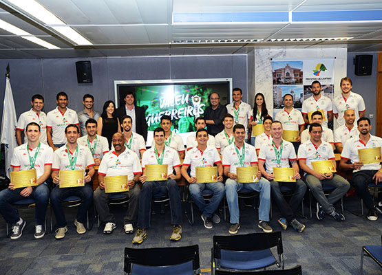 Jogadores receberam diploma e homenagem