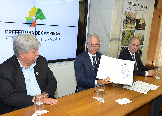 Secretário de Transportes e presidente da Emdec, Carlos José Barreiro, representou o prefeito